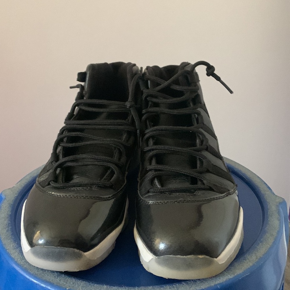 Shoes - Picture 2 of 5